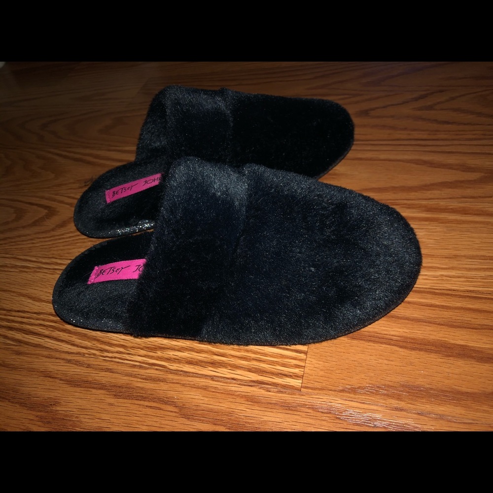 Slippers - Picture 2 of 3